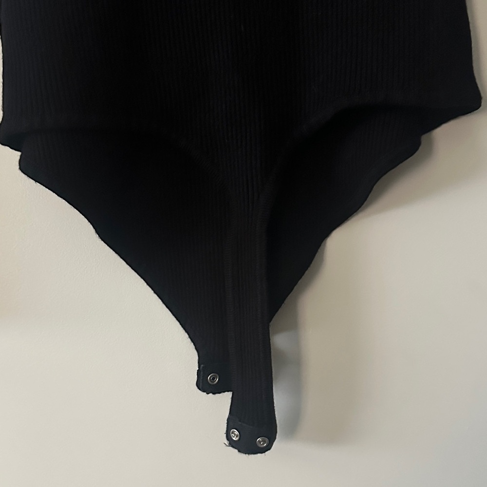 House of Harlow Black Deep V-Neck Bodysuit - Picture 6 of 6